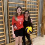 Stella och Lin är bästa vänner och spelar volleyboll i PF09-10
